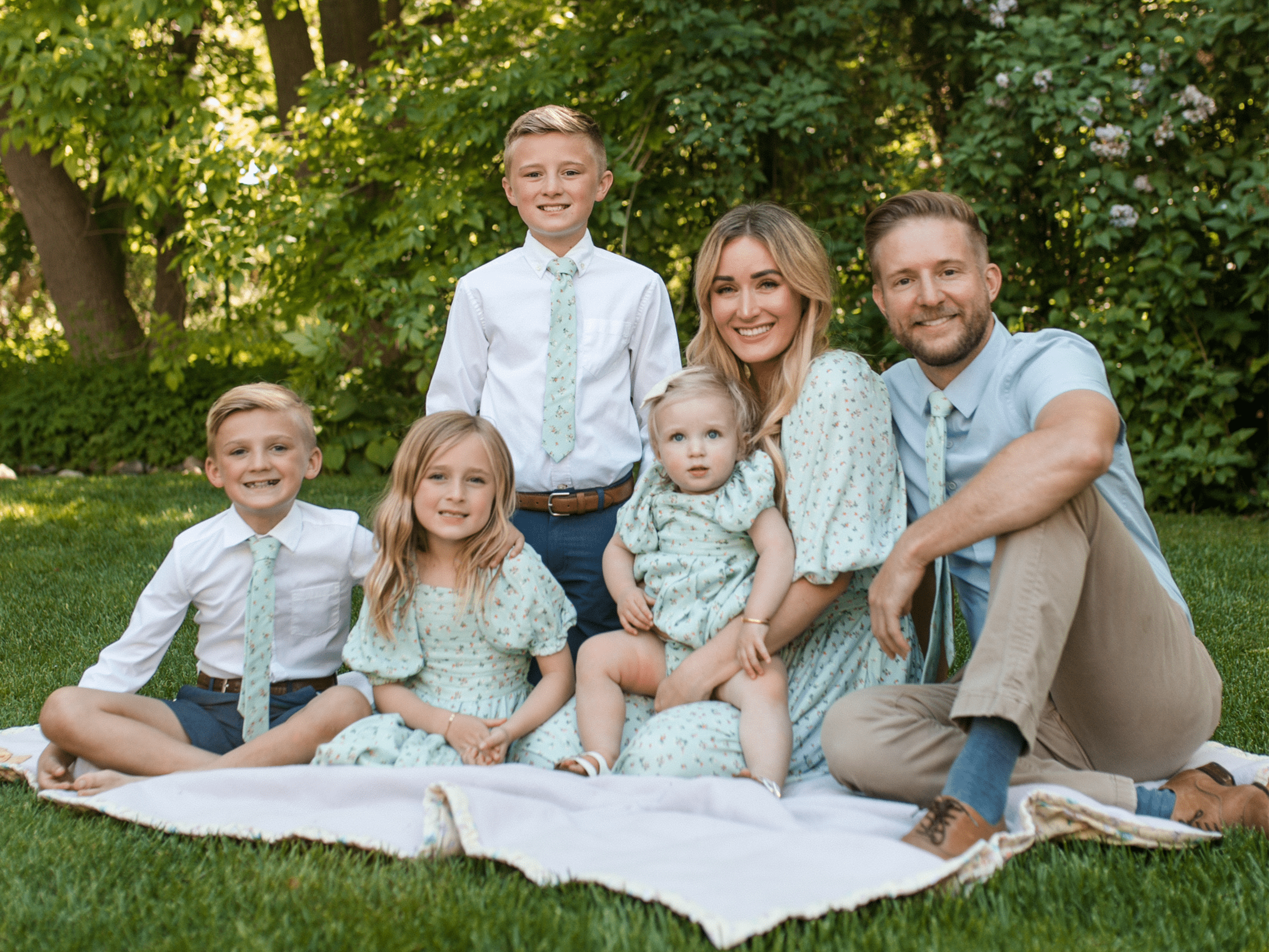 Family Photo Color Schemes - Ivy City Co