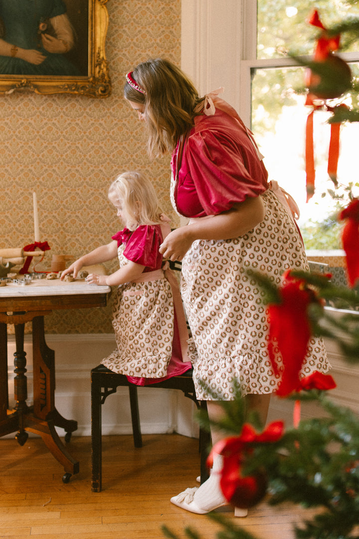 Mini Ivy Apron in Wreath Cotton