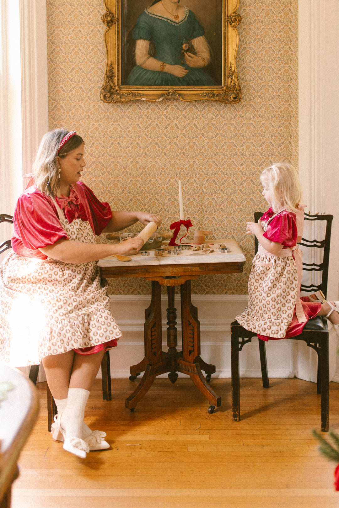 Ivy Apron in Wreath Cotton