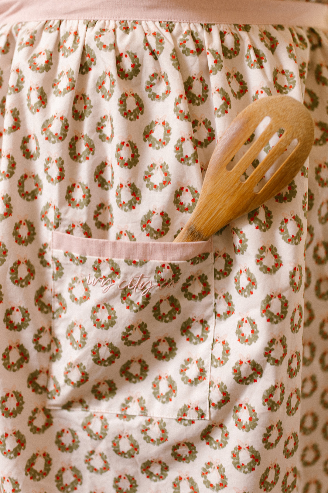 Ivy Apron in Wreath Cotton