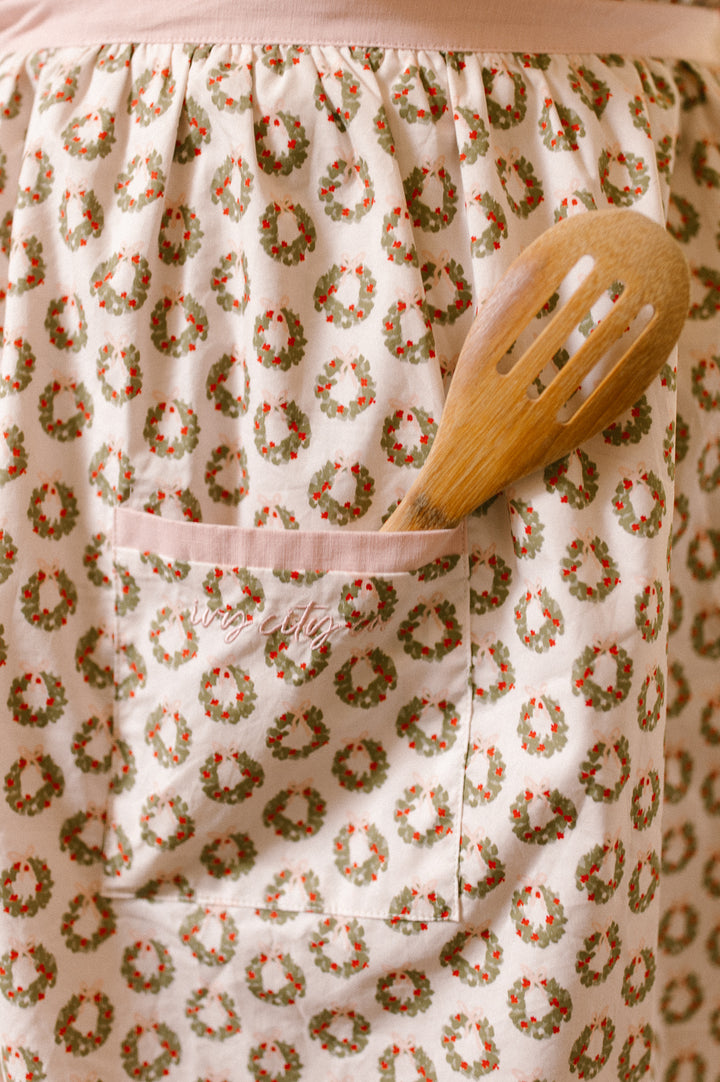 Ivy Apron in Wreath Cotton