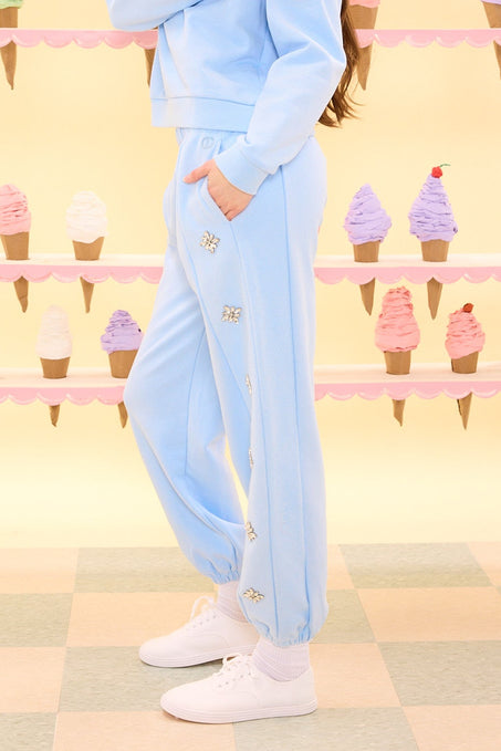Person wearing a light blue tracksuit with ice cream cone background