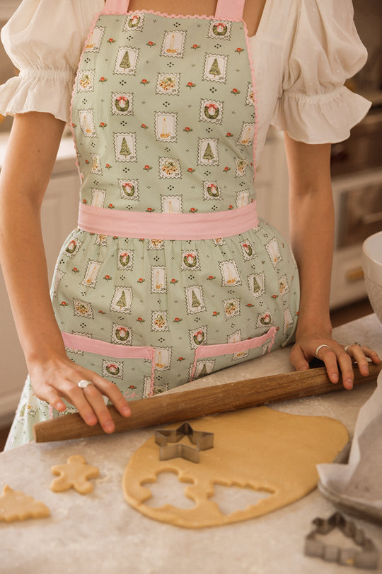 Ivy Apron in Merry Mail