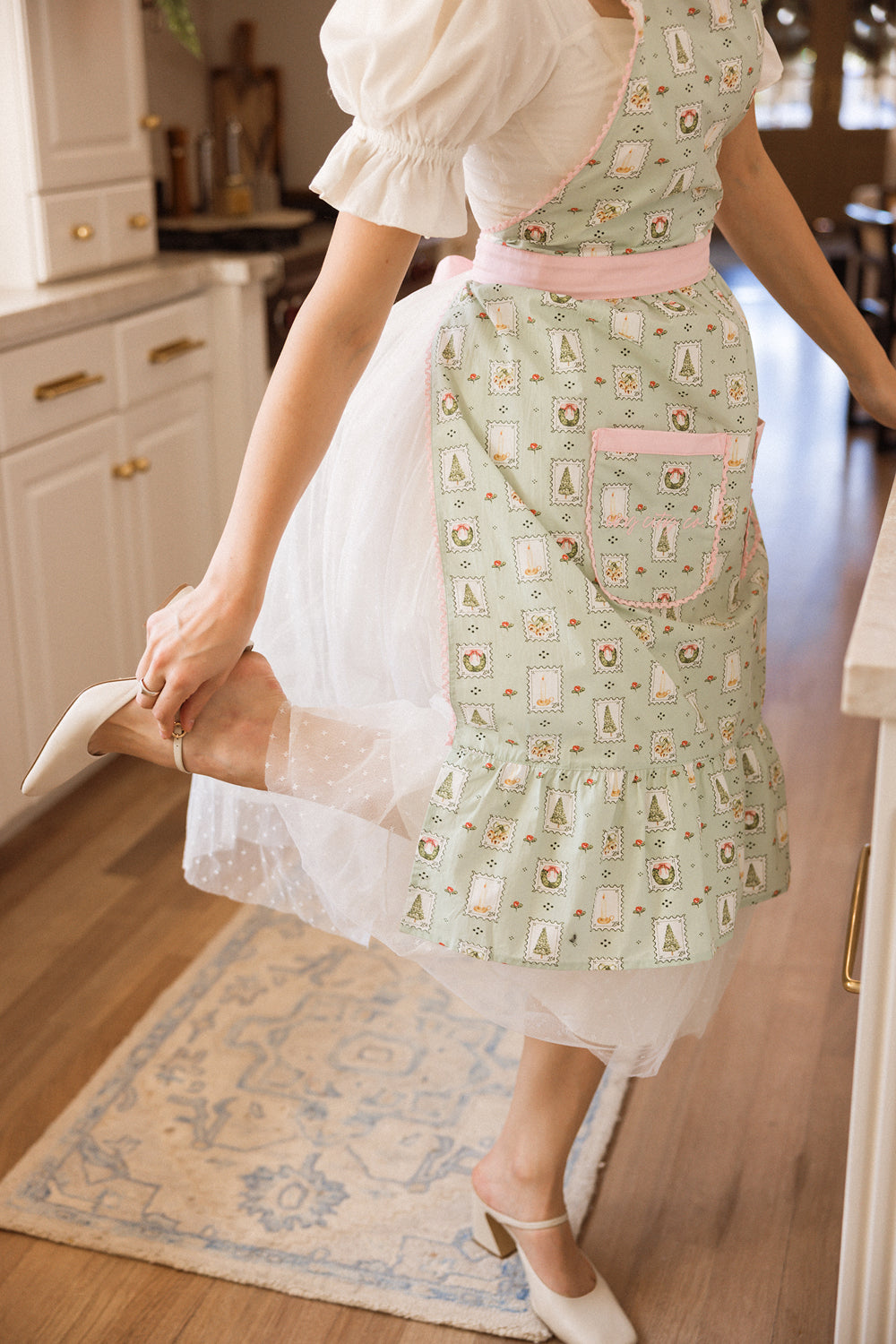 Ivy Apron in Merry Mail