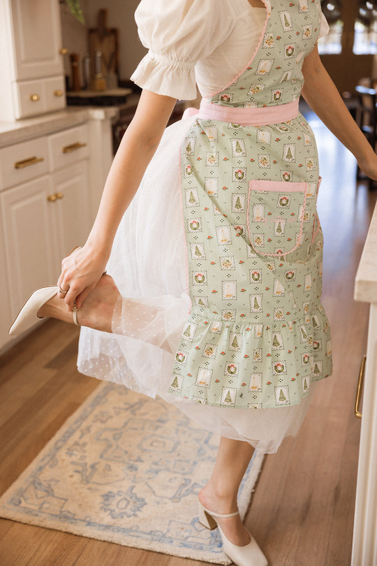Ivy Apron in Merry Mail