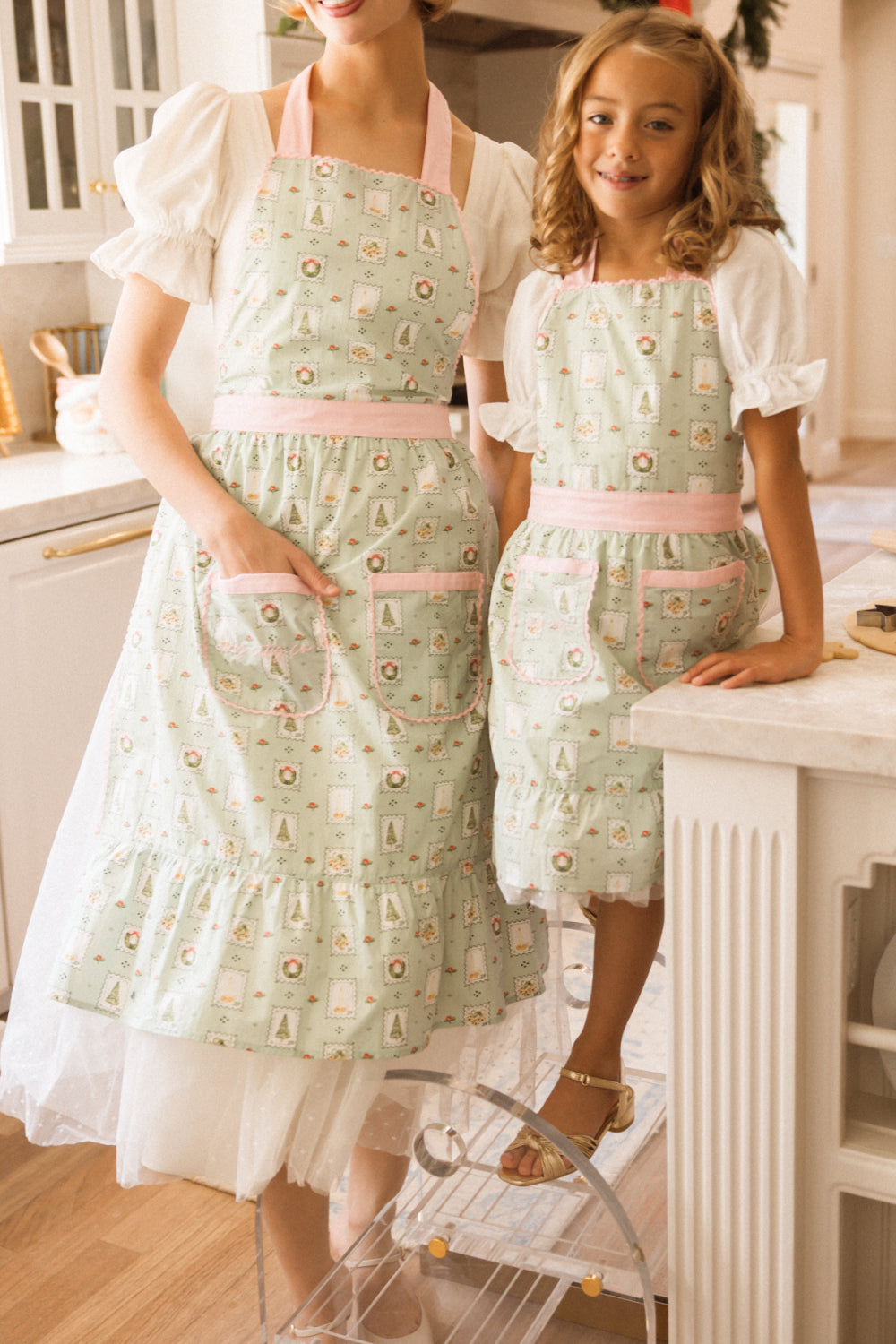 Ivy Apron in Merry Mail