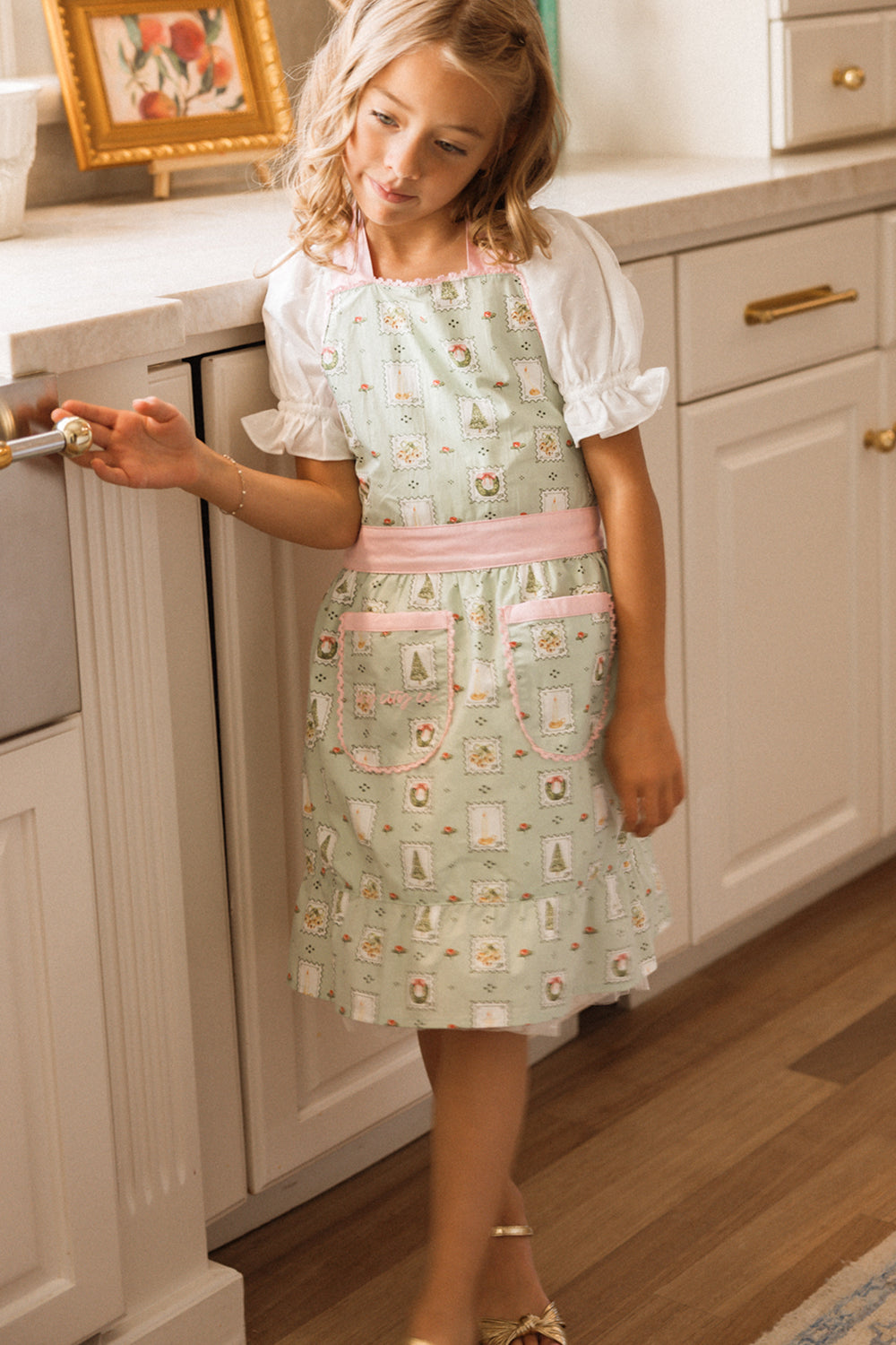 Ivy Apron in Merry Mail