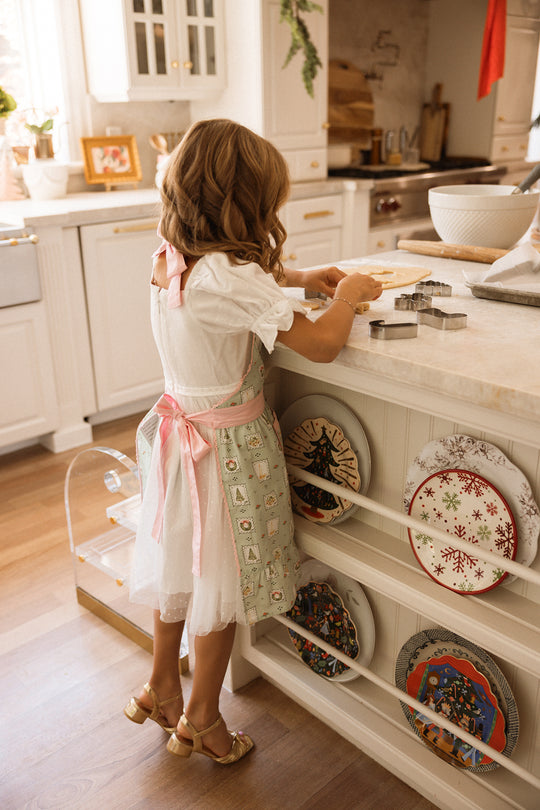 Ivy Apron in Merry Mail