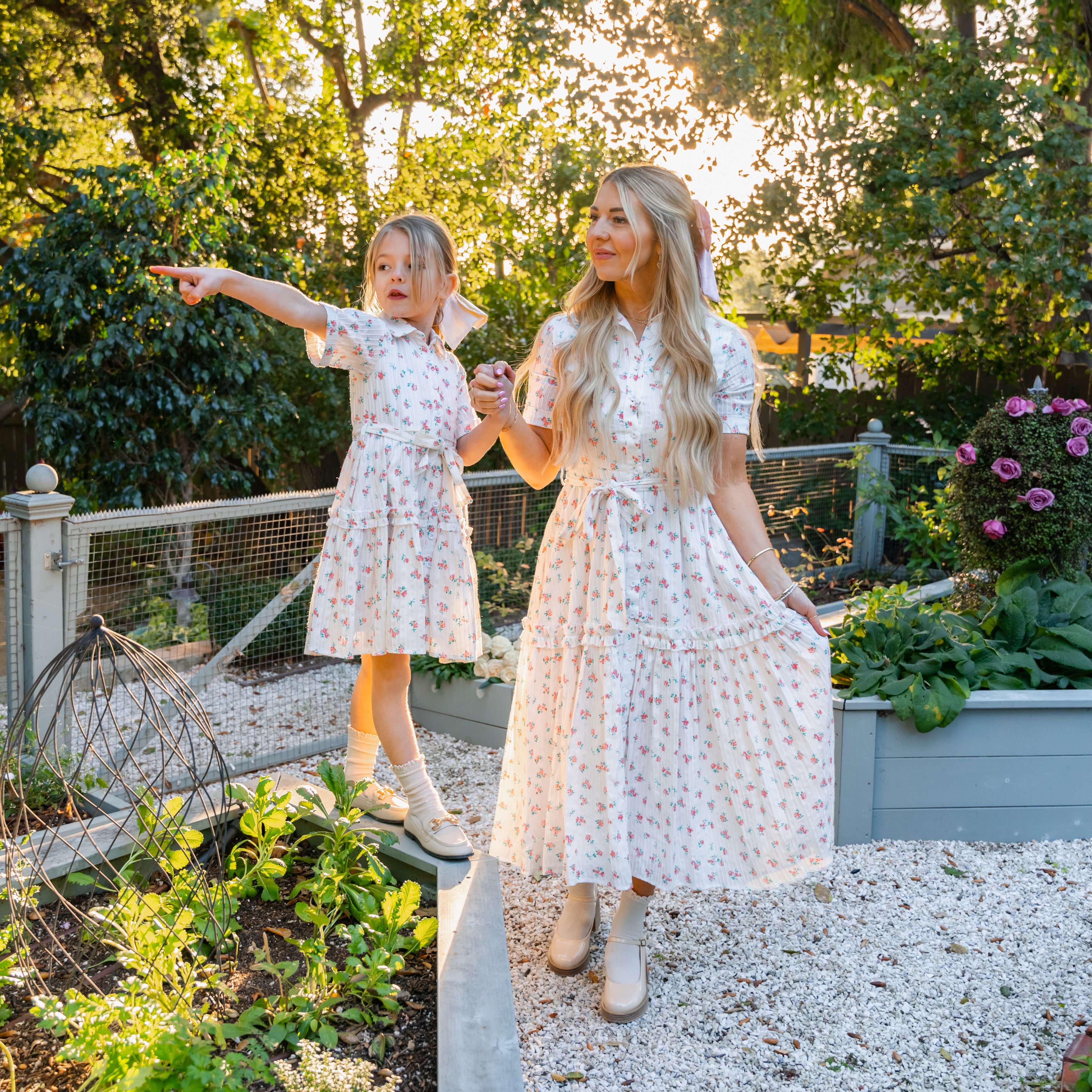 Mom and daughter | Mom daughter matching dresses, Mother daughter dress, Mom  and baby dresses
