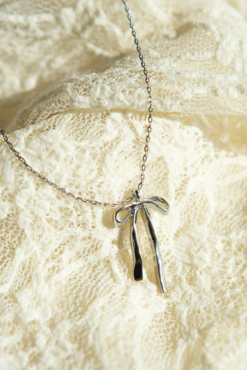 Icy Bow outlet Pendant + 18