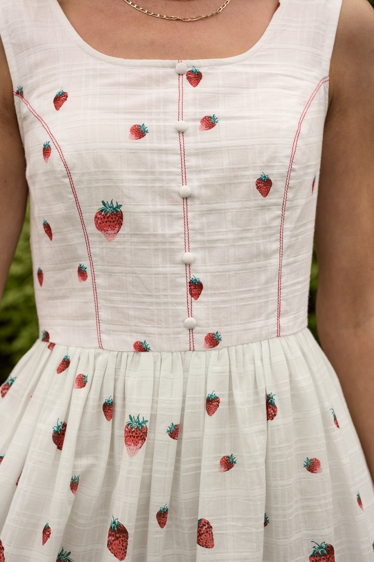 Sadie Dress in Strawberry Vintage Tier – Ivy City Co