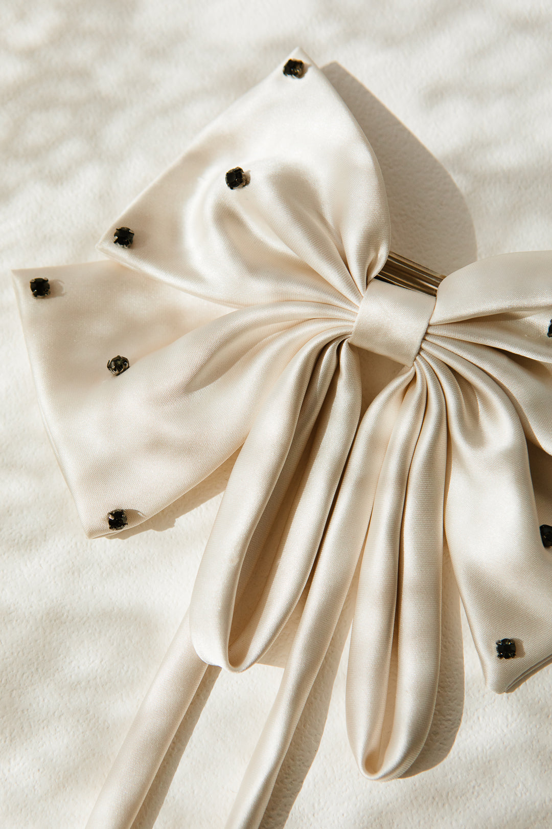 Ivory with Pearl Strings Bow Clip