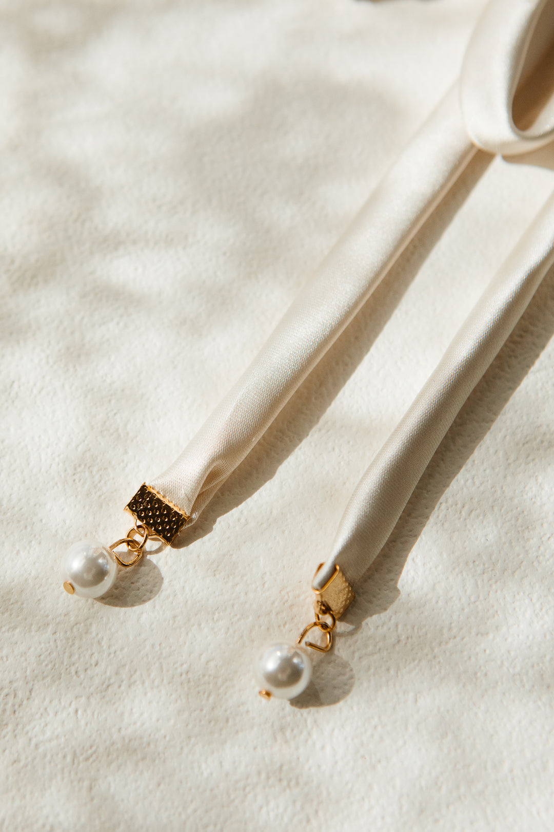 Ivory with Pearl Strings Bow Clip